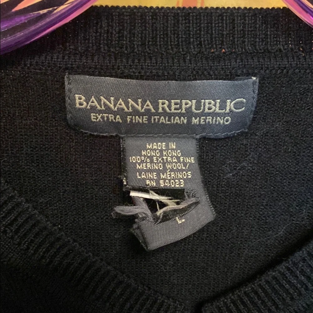 Banana Republic Black V-Neck Sweater Timeless Knit Design - Picture 3 of 3